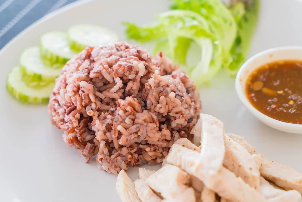 apakah menu makan siang menyantap nasi merah lebih baik dari nasi putih?